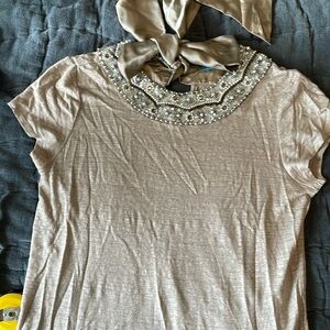 Fun, sparkly top
100% linen with silk bow